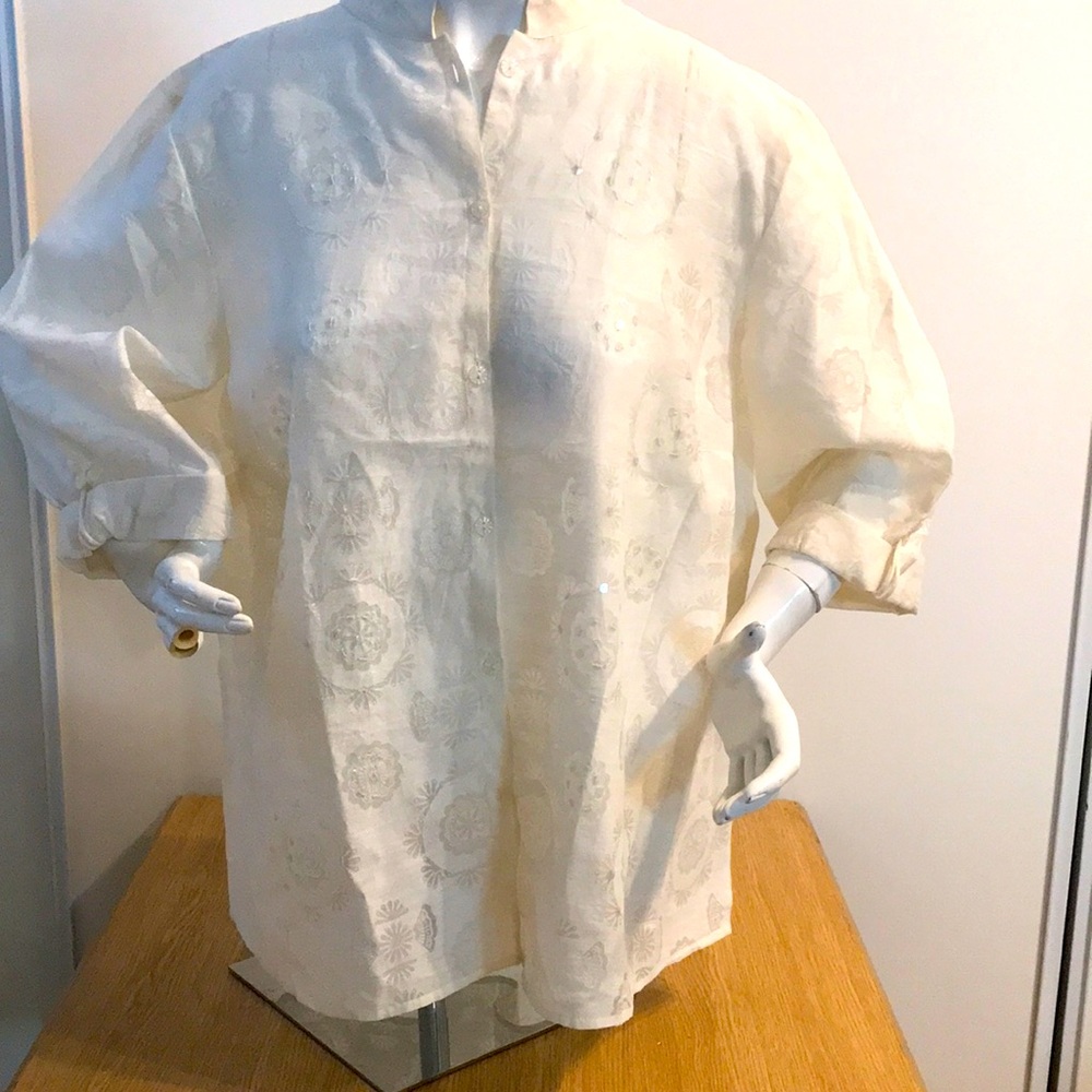 Blouse size 3X, cream colour, three quarter sleeves.